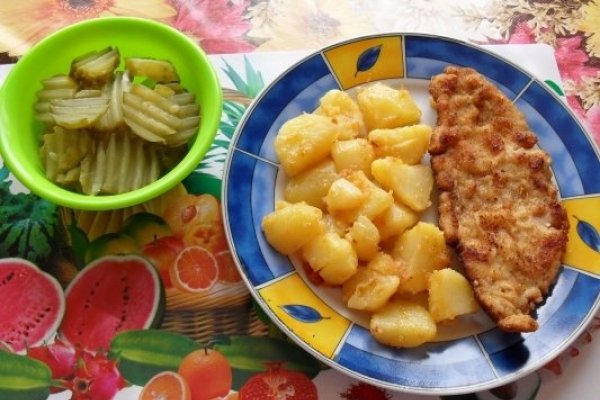 CARTOFI CU BOIA SI SNITEL DE PUI