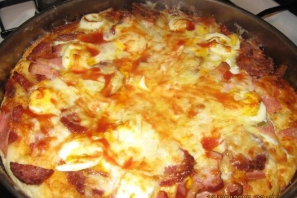 Pizza cu sos de rosii