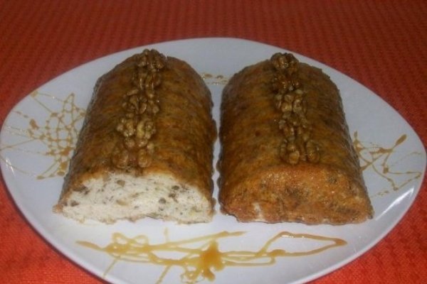 Chec din albusuri cu glazura de caramel