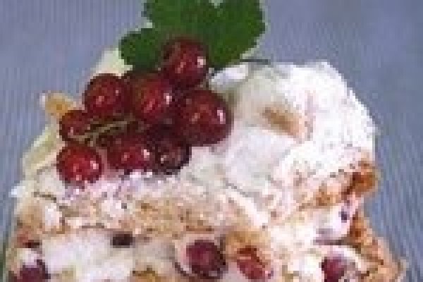 Tort delicios de ciocolata cu fructe