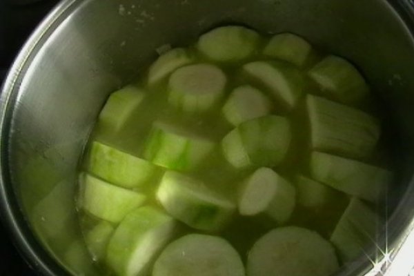 SUPA CREMA DE DOVLECEI CU CRUTOANE