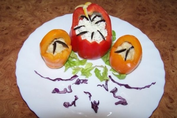 Panere cu salata de vinete si branza.