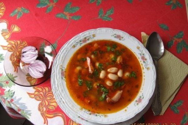 CIORBA DE FASOLE BOABE CU KAIZER