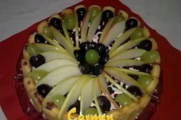 Tort cu pere si crema de iaurt