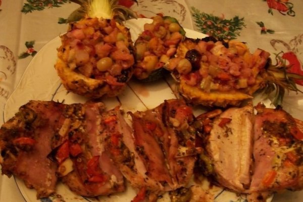 Muschi de porc cu  baby ananas umplut cu fructe