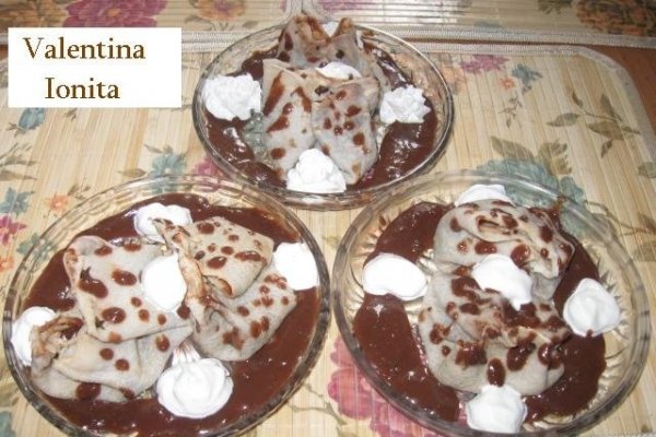 Clatite umplute cu crema de casa