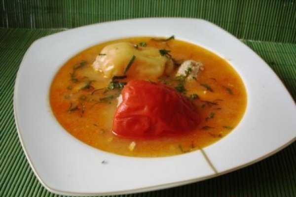 Supa de ardei umplut