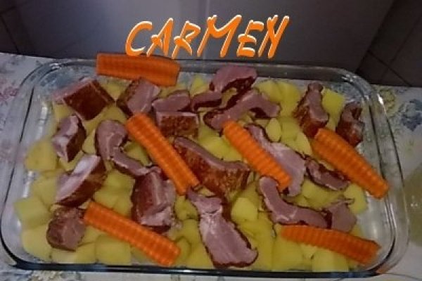 Cartofi la cuptor cu afumatura si carnati afumati