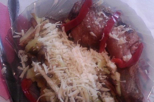 Pulpe cu rozmarin si cartofi cu parmezan