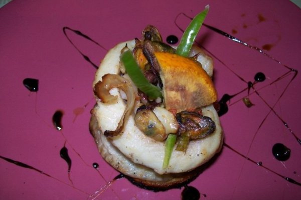 Manson de Pangasius cu fructe de mare, sos de citrice si ciuperci la gratar