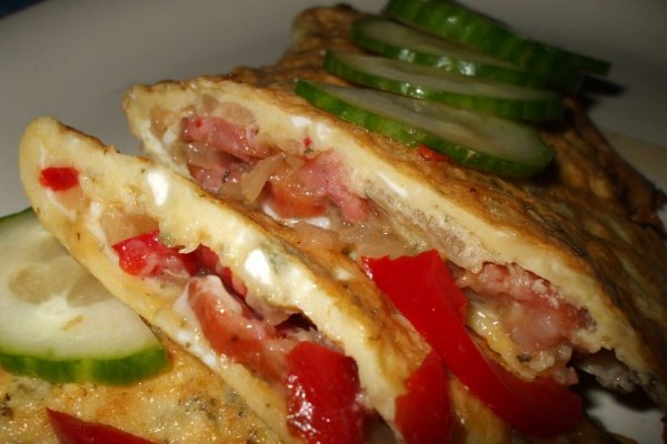 Omleta Calzone cu carnati