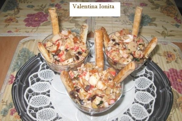 Salata de surimi cu sos rosu