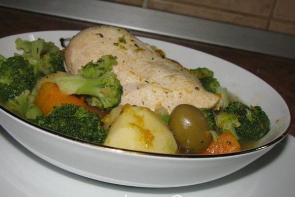 Piept de pui in cratita cu legume