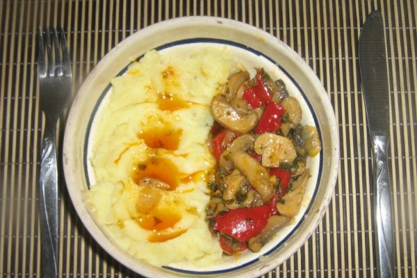 Sote de ciuperci cu piure de cartofi