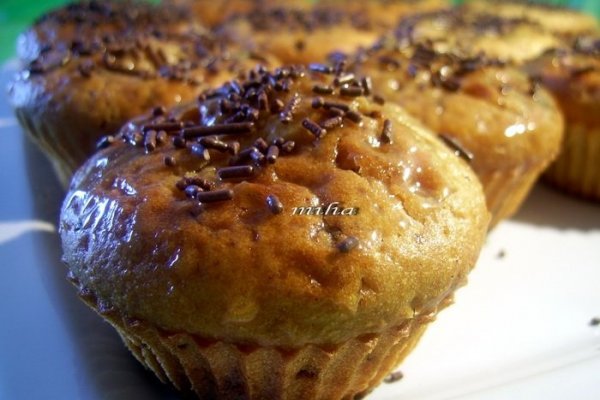 Briose cu iaurt si ciocolata