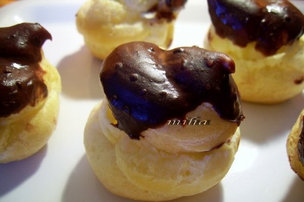 Choux-uri cu crema de vanilie