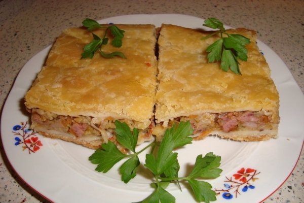 Placinta cu varza si carnati de vita