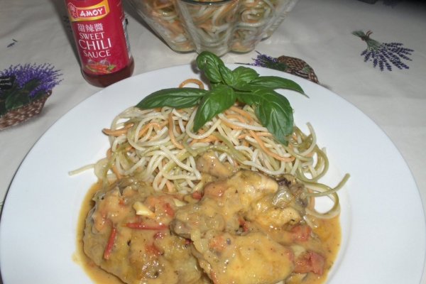 Pui cu spaghete (Frango com Esparguete)