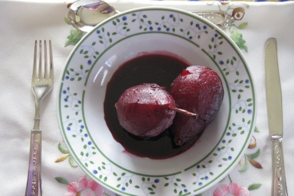 Pere imbatate in vin rosu (Peras bebedas)