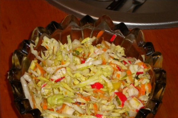 Salata de varza alba cu surimi