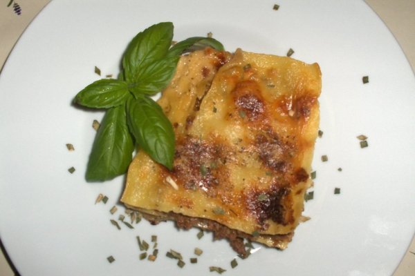 Lasagna de carne cu sos Bechamel