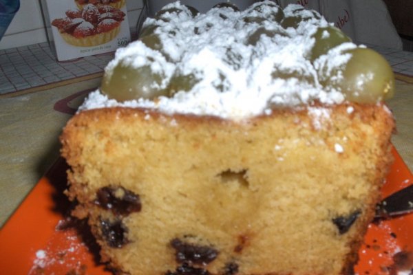 Chec de Stafide cu Struguri (Bolo de Passas com Uvas)