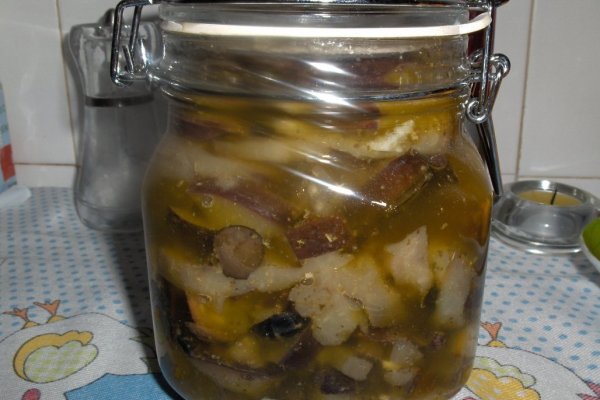 Salatã de vinete cu mãsline si anason  la borcan (Beringelas em Conserva)