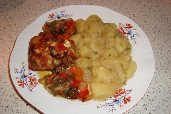 Cartofi inabusiti cu friptura de pui