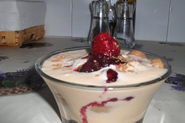 Tiramisu cu fructe de pãdure