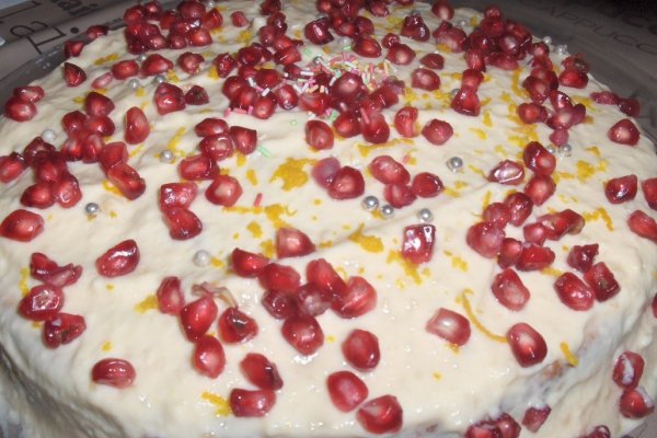 Chec de iaurt cu cremã de vanilie si rodii (Bolo de Iogurte com molho de Baunilha e romãs)