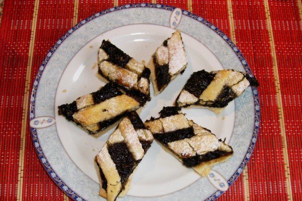 Prăjitură cu gem şi nuci