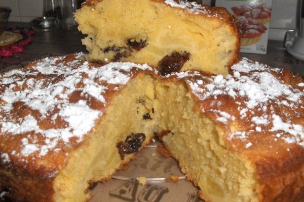 Chec de mere cu stafide si migdale