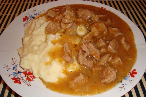 Tocanita de vitel cu piure de cartofi