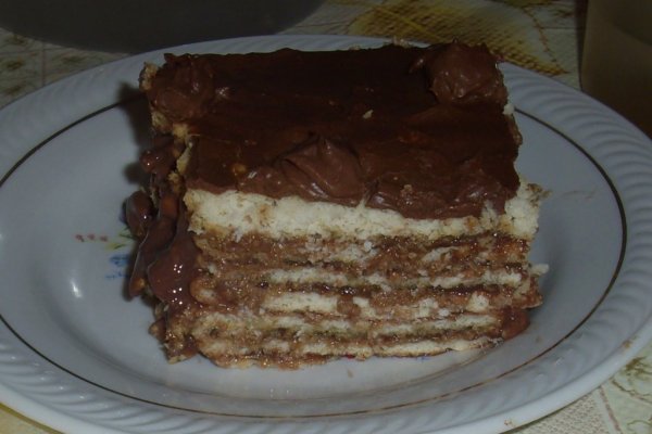 Tort de biscuiti cu ciocolata, halva si esenta de rom