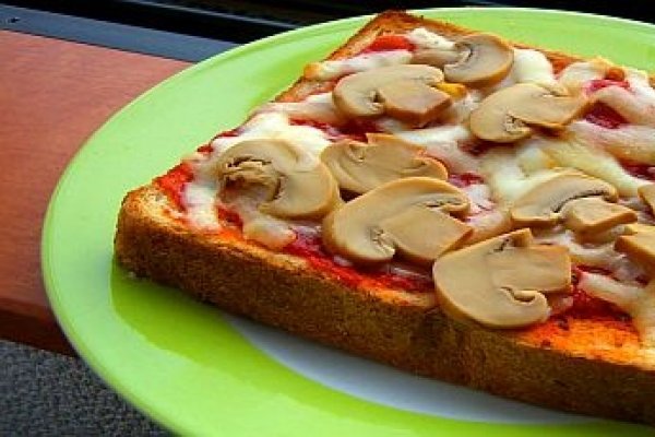 Pizza vegetariana pe paine 