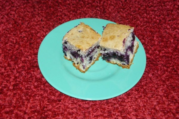 Prăjitură cu iaurt şi afine