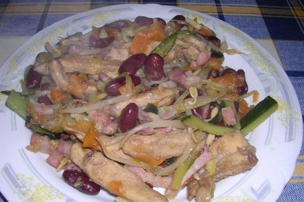 Piept de pui cu legume