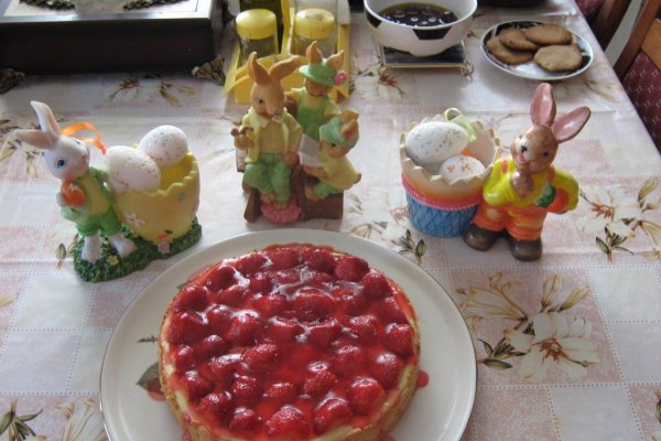 Tarta cu capsuni si crema de branza