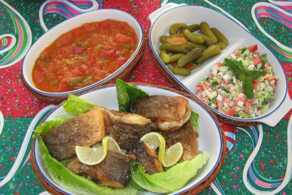 Biban prajit cu garnitura de rosii scazute si cartofi prajiti- reteta araba