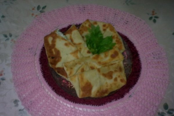 Placinte cu cartofi sau brinza "feta"