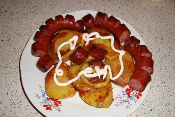 Cartofi la cuptor cu carnat