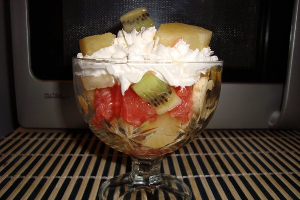 Salata de fructe cu frisca