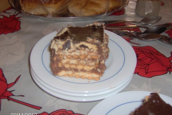 Torta de ciocolata cu biscuiti