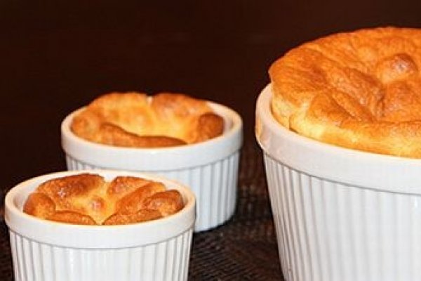 Sufleu cu paine, branza si ceapa