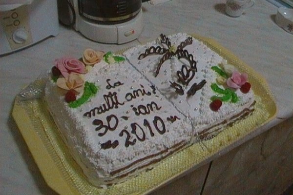 Idee pentru tort in forma de carte
