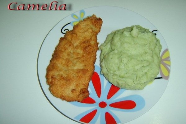 Snitel vienez cu piure de cartofi cu broccoli