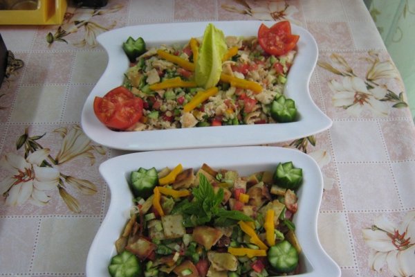 Fatoush -Salata de paine ( specific tarilor arabe)