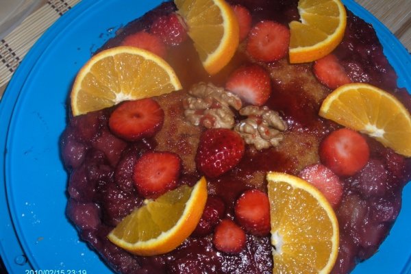 Prajitura de iaurt cu capsuni si vin de Porto