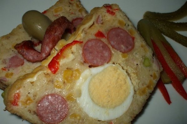 Chec de cascaval cu cabanos si oua