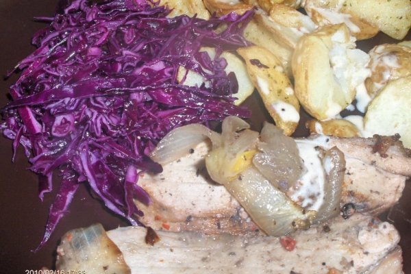 Muschi in vin rosu la cuptor cu chipsuri si sos  de lamaie